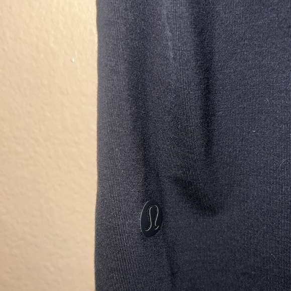 Lululemon Fundamental Tee - Picture 4 of 4